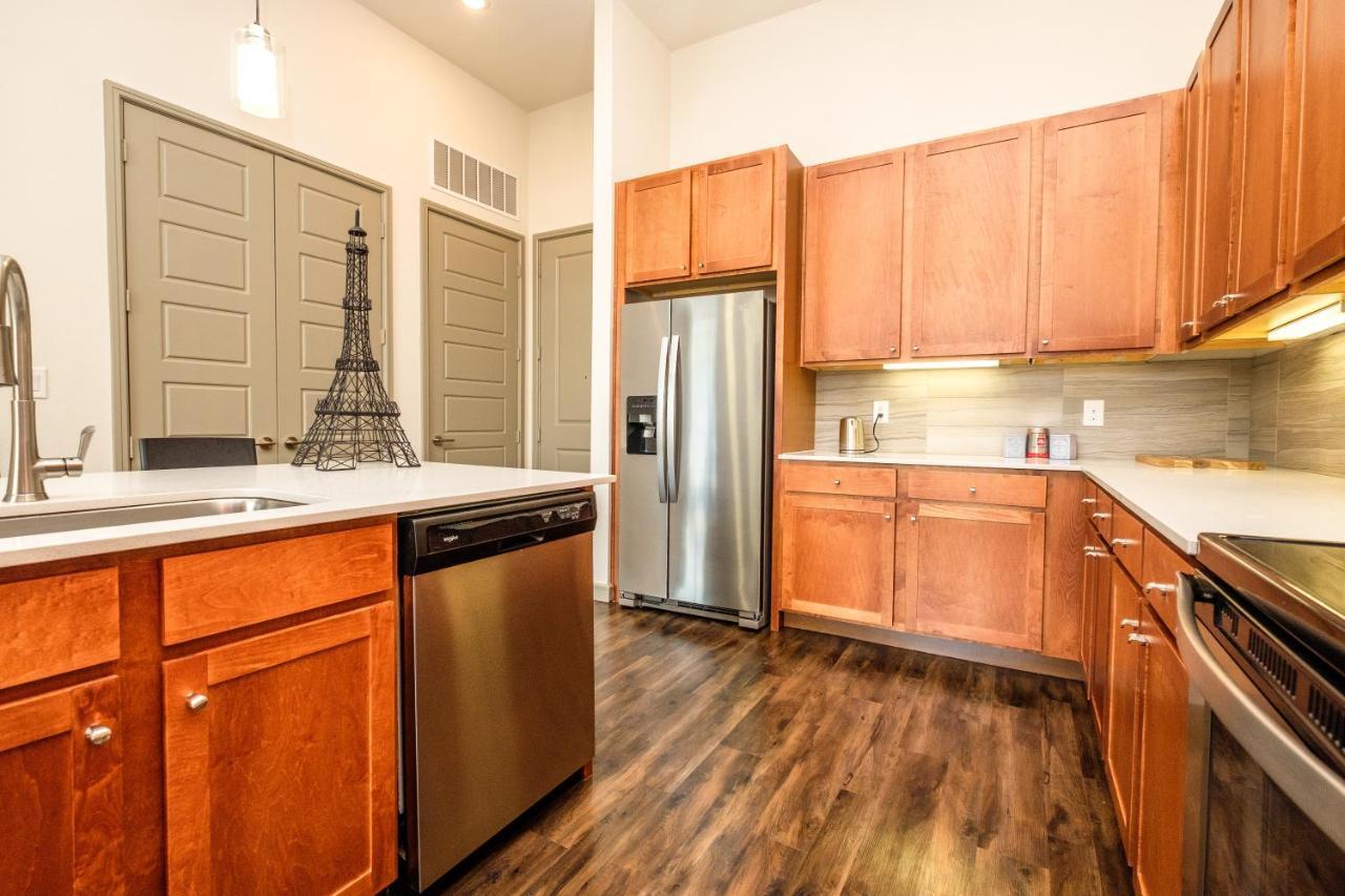 Renu At Downtown Houston Apartamento Exterior foto